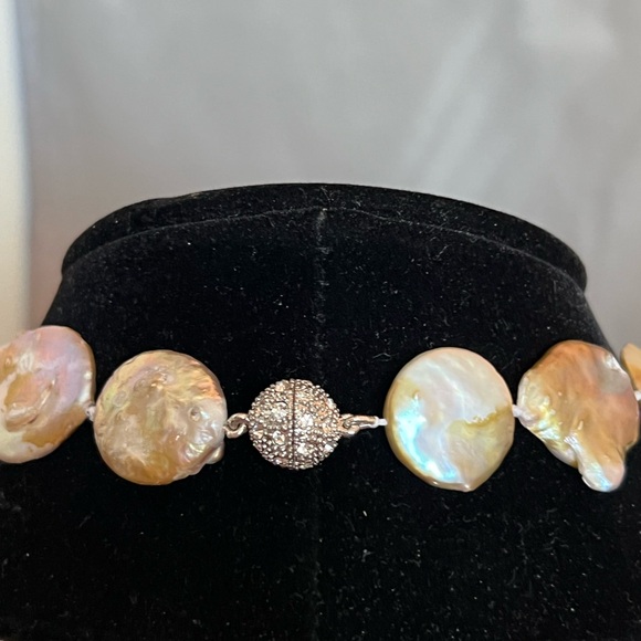 NWOT Cultured Freshwater Coin Pearl Necklace. 19”. Pink and Gray Tones. - Picture 3 of 7